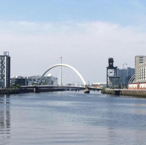2 bed City Apartment with Parking, Glasgow